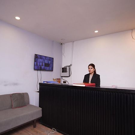 Hotel Mira Residency- Outer Ring Road, Paschim Vihar Delhi  Dış mekan fotoğraf