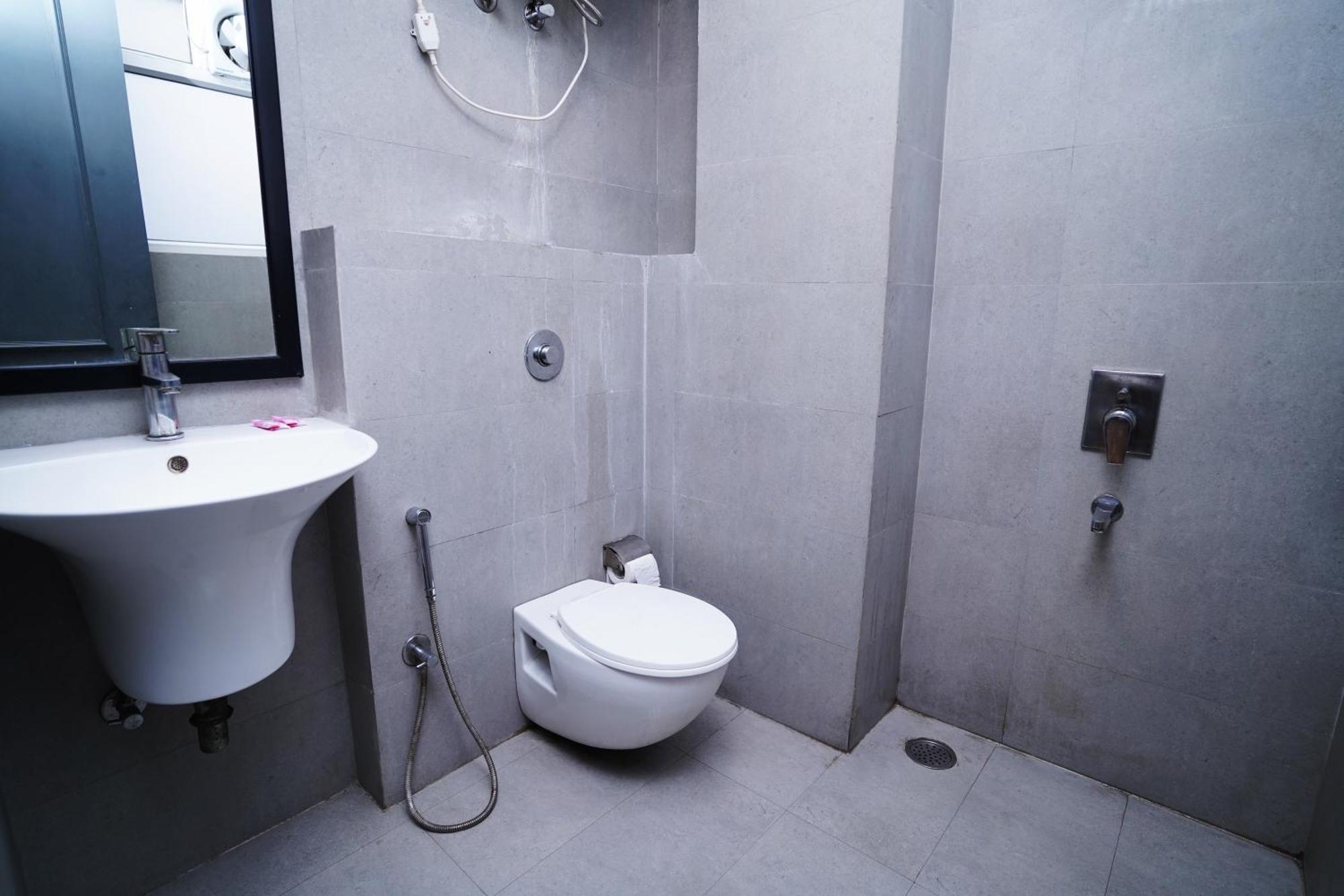 Hotel Mira Residency- Outer Ring Road, Paschim Vihar Delhi  Dış mekan fotoğraf