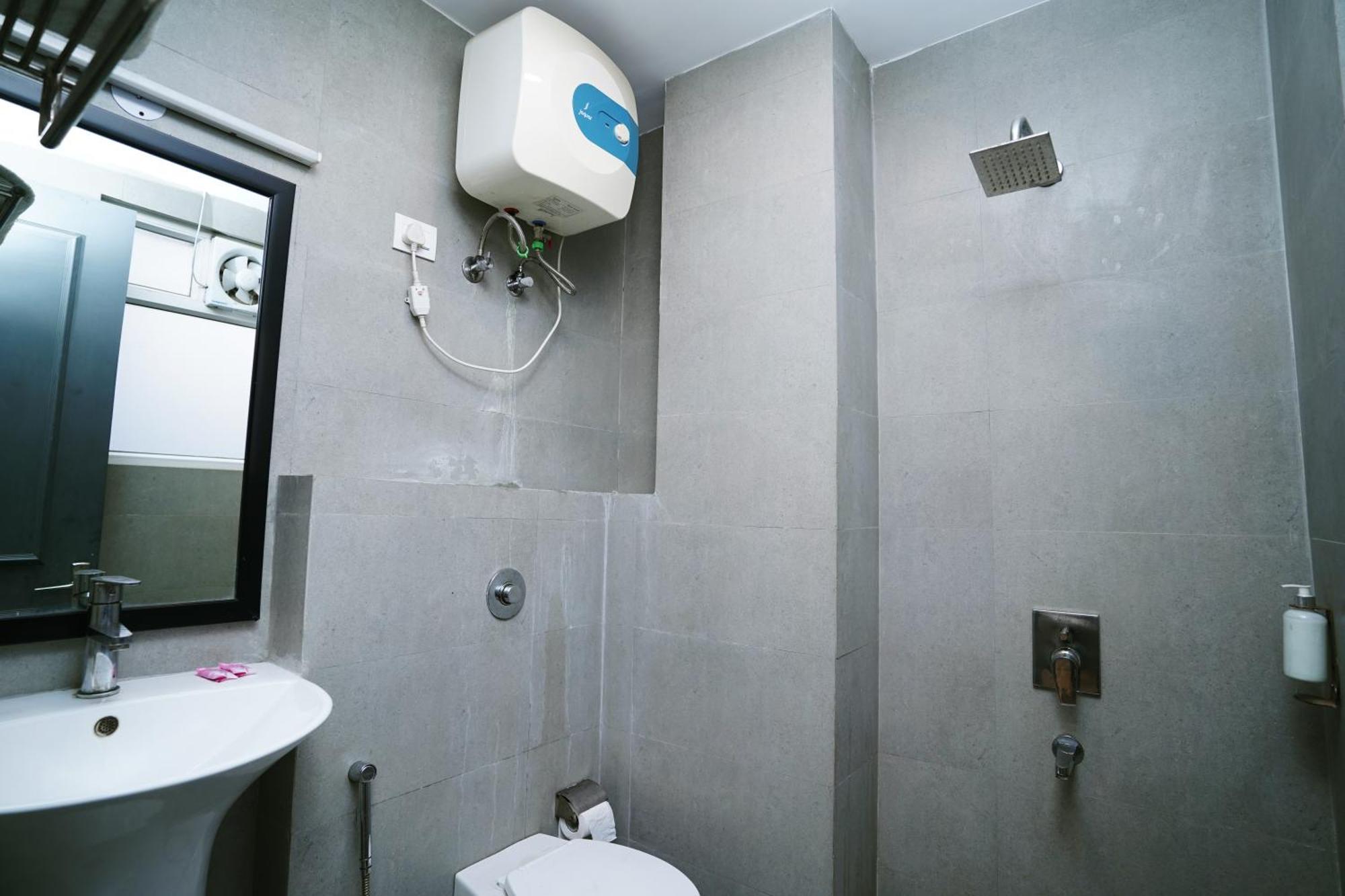 Hotel Mira Residency- Outer Ring Road, Paschim Vihar Delhi  Dış mekan fotoğraf