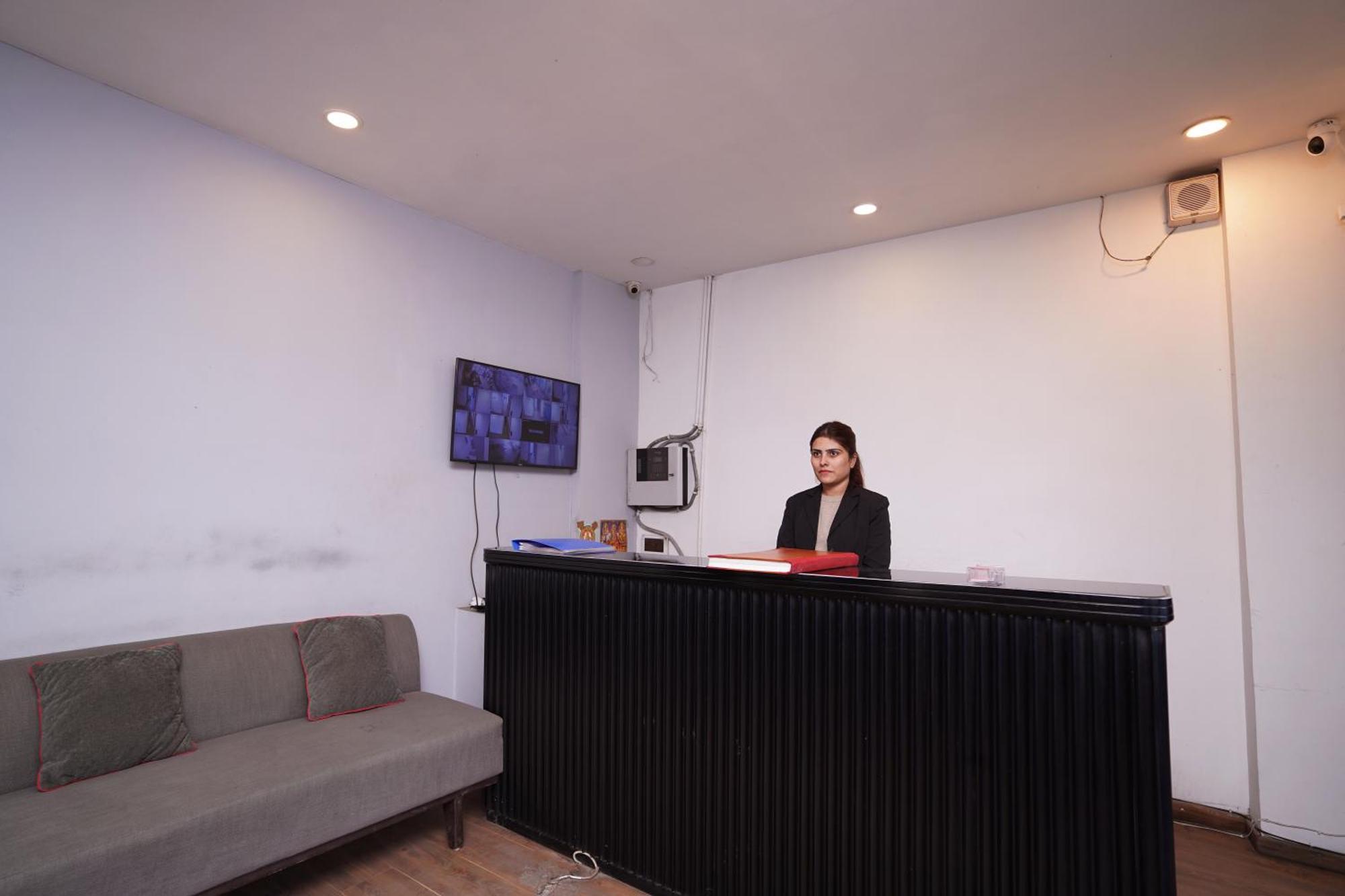 Hotel Mira Residency- Outer Ring Road, Paschim Vihar Delhi  Dış mekan fotoğraf