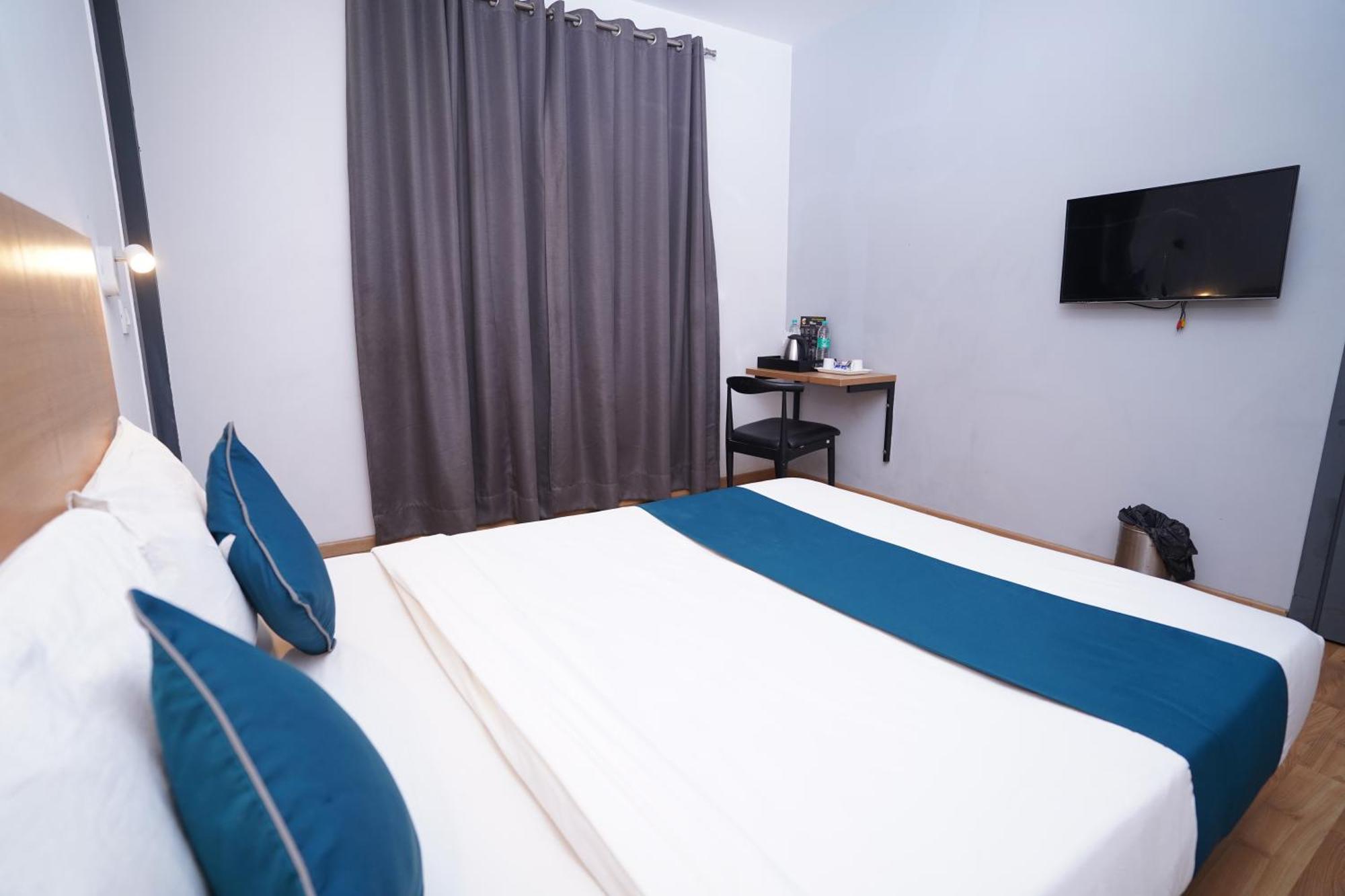 Hotel Mira Residency- Outer Ring Road, Paschim Vihar Delhi  Dış mekan fotoğraf