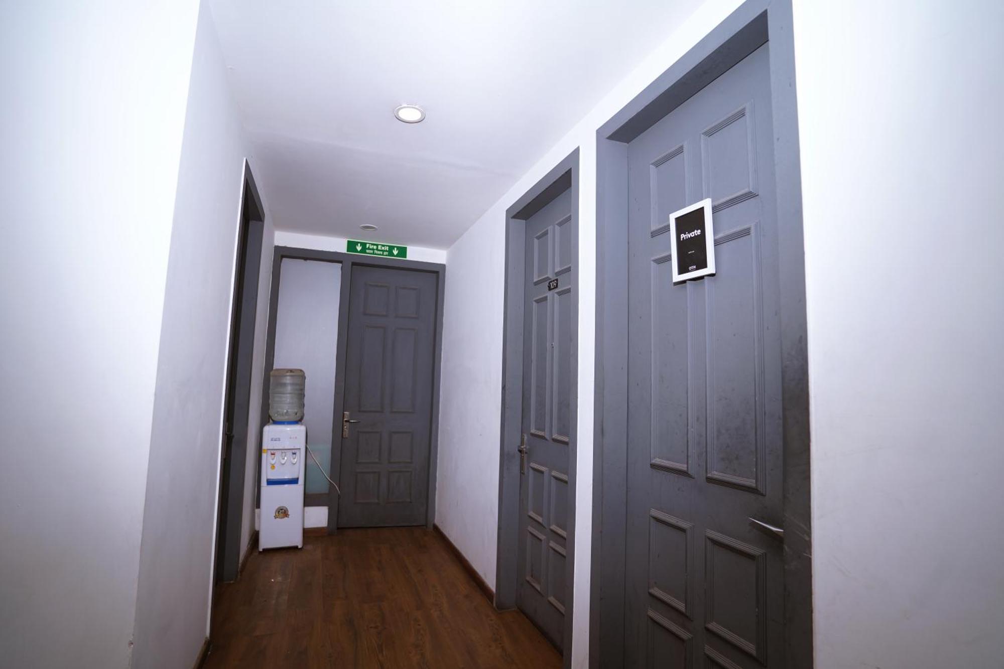 Hotel Mira Residency- Outer Ring Road, Paschim Vihar Delhi  Dış mekan fotoğraf
