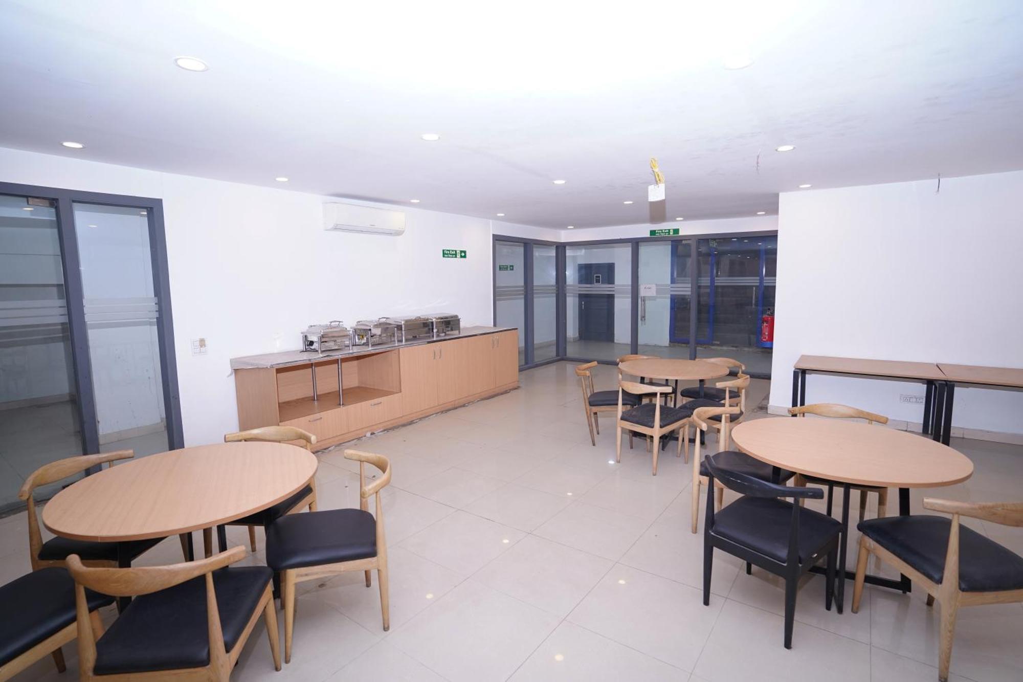 Hotel Mira Residency- Outer Ring Road, Paschim Vihar Delhi  Dış mekan fotoğraf