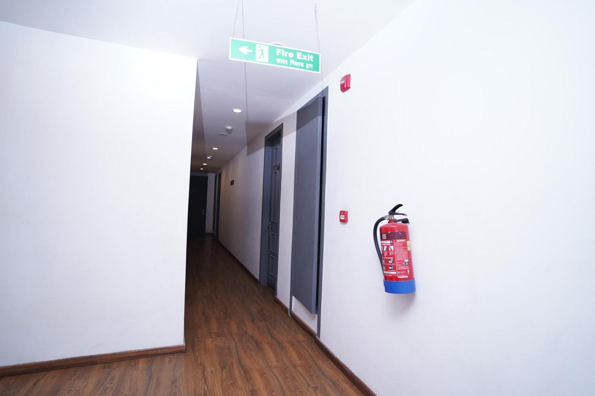 Hotel Mira Residency- Outer Ring Road, Paschim Vihar Delhi  Dış mekan fotoğraf