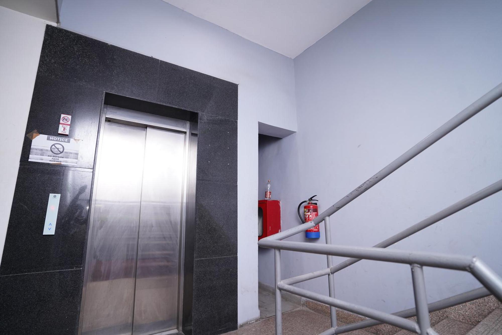 Hotel Mira Residency- Outer Ring Road, Paschim Vihar Delhi  Dış mekan fotoğraf